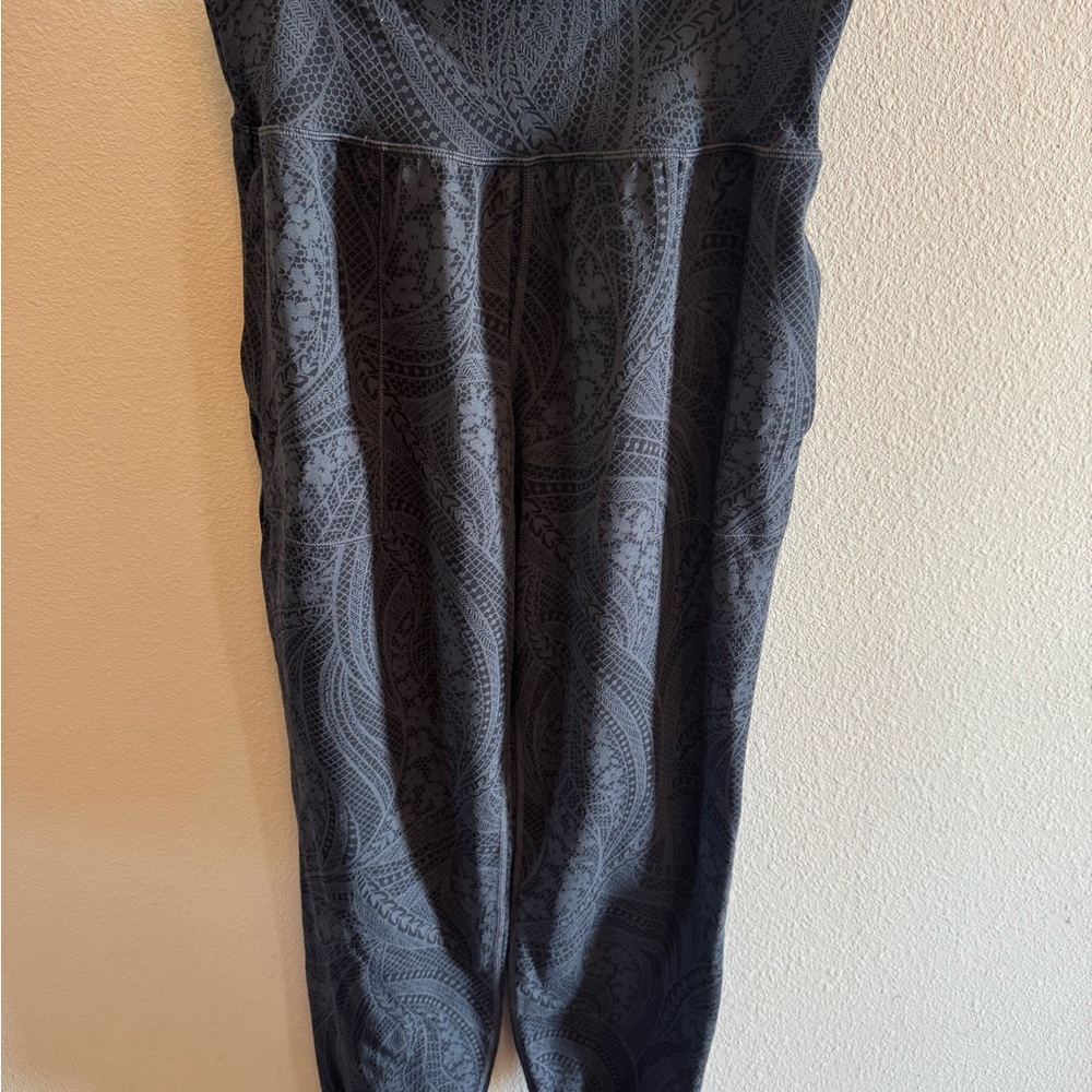 Athleta salutation jogger small GUC